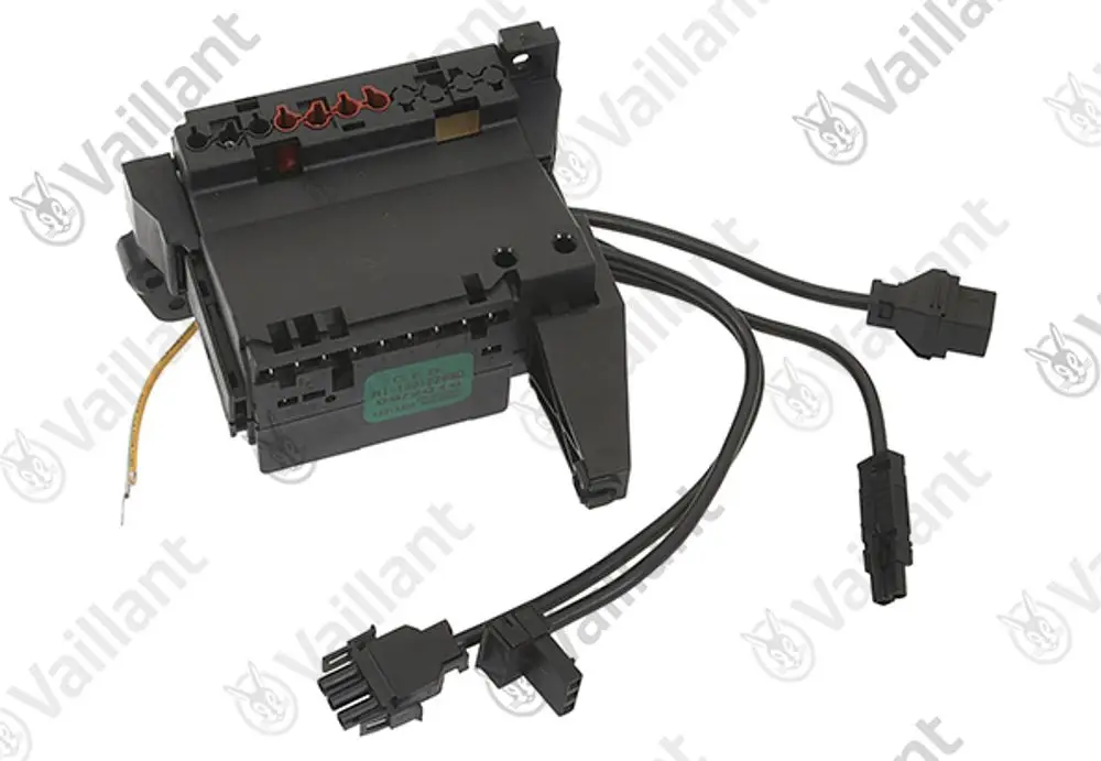 Vaillant Anschlusskasten mit mehreren Anschlüssen und Kabeln. Oberfläche in schwarz, mit einer Beschriftung auf der Unterseite.